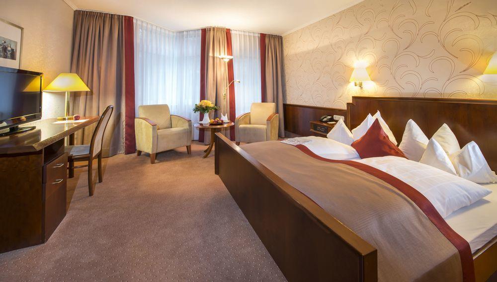 Parkhotel Stadtallendorf Buitenkant foto