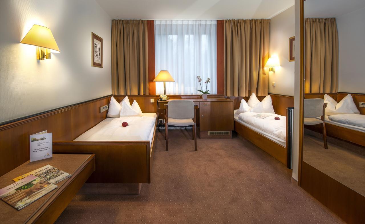 Parkhotel Stadtallendorf Buitenkant foto