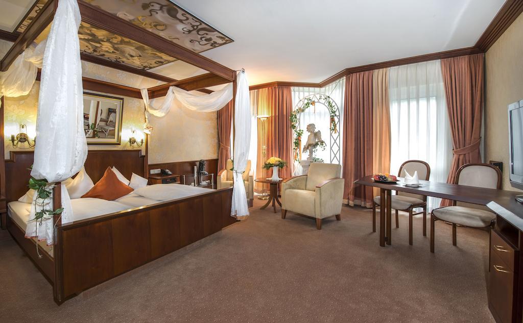 Parkhotel Stadtallendorf Buitenkant foto
