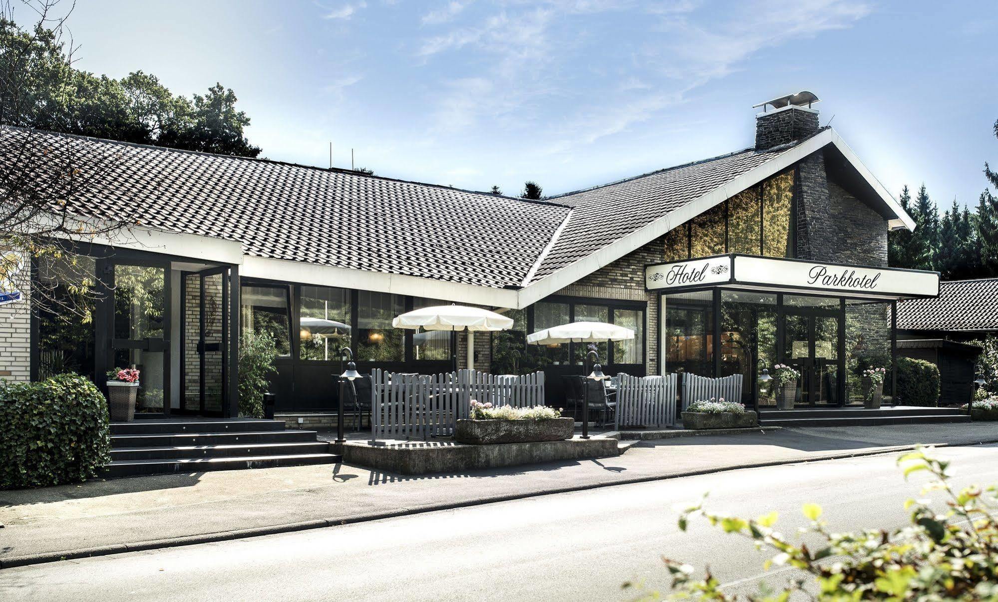 Parkhotel Stadtallendorf Buitenkant foto