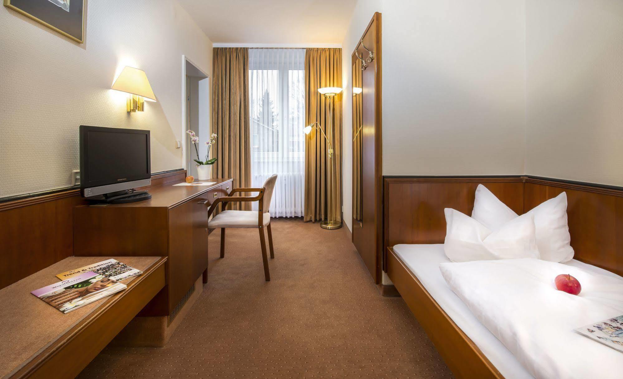 Parkhotel Stadtallendorf Buitenkant foto