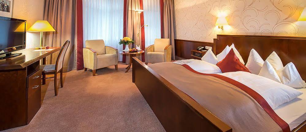 Parkhotel Stadtallendorf Buitenkant foto